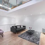 Amazing 2Br Triplex Apartment 2Mins From Oxford Street