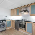 Amazing 2Br Triplex Apartment 2Mins From Oxford Street